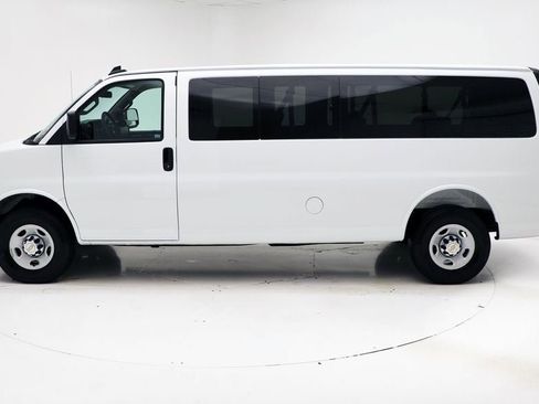 Used 2025 Chevrolet Express 3500 LT w/ LT Preferred Equipment Group image 5