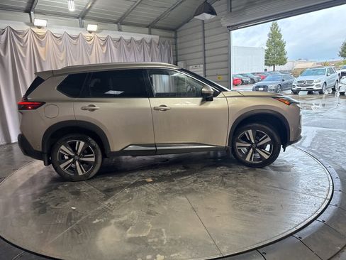 Used 2021 Nissan Rogue Platinum image 4