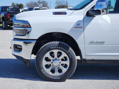 New 2026 RAM 2500 Laramie AWD/4WD image 5