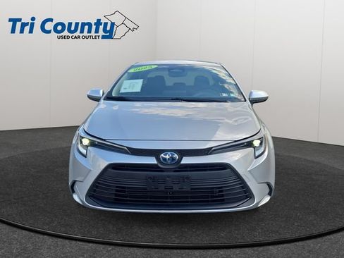Certified 2025 Toyota Corolla LE FWD image 2