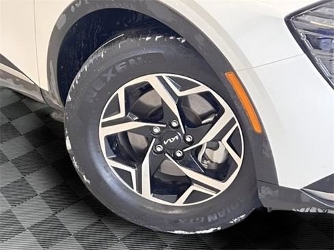 Used 2024 Kia Sportage LX image 25