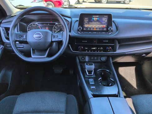 Used 2025 Nissan Rogue SV image 13