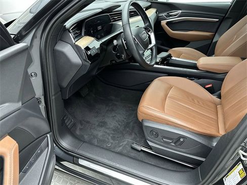 Certified 2024 Audi Q8 e-tron Premium image 11