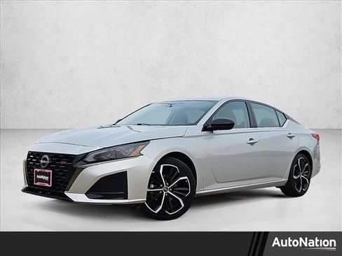 Used 2024 Nissan Altima 2.5 SR image 1