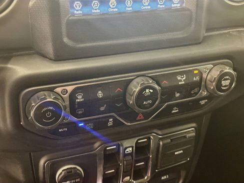 Used 2023 Jeep Wrangler Unlimited w/ Cold Weather Group AWD/4WD image 24