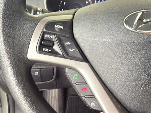 Used 2016 Hyundai Veloster FWD image 34