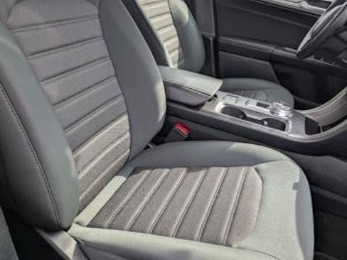 Used 2019 Ford Fusion SE image 15