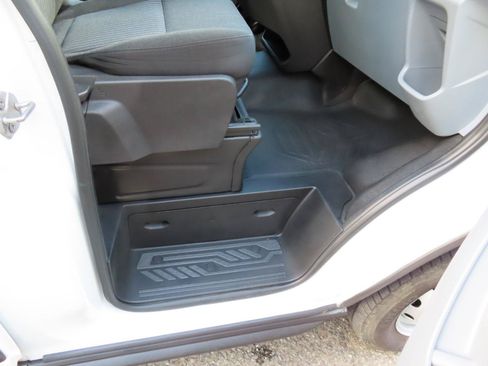 Used 2019 Ford Transit 250 148 Medium Roof RWD image 12