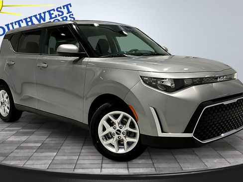Used 2023 Kia Soul LX w/ Option Group 015 FWD image 3
