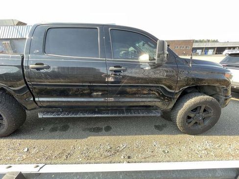 Used 2017 Toyota Tundra SR5 w/ SR5 Upgrade Package image 8