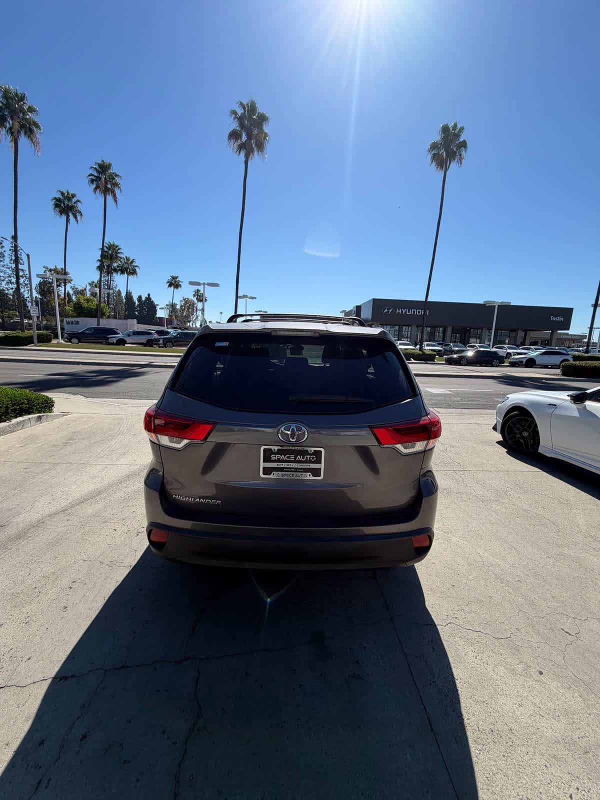 Used 2019 Toyota Highlander LE FWD image 8