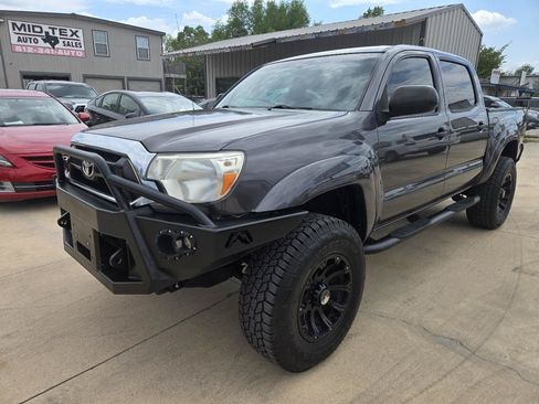Used 2015 Toyota Tacoma 4x4 Double Cab w/ SR5 Package image 3