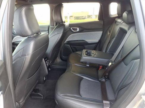 Used 2024 Jeep Compass Latitude AWD/4WD image 29