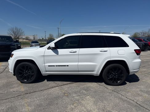 Used 2022 Jeep Grand Cherokee Laredo X image 9