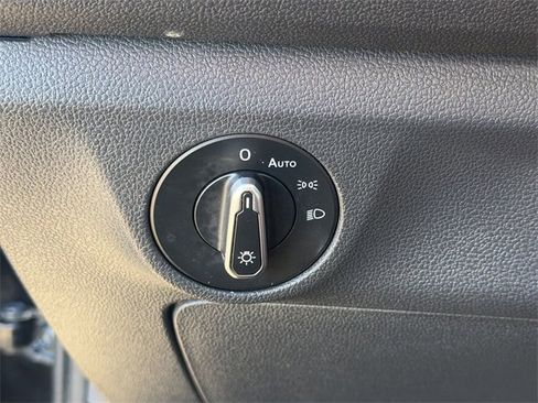 Used 2024 Volkswagen Jetta SE image 19