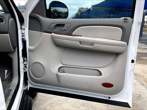 Used 2009 GMC Yukon XL SLE w/ Convenience Package image 22