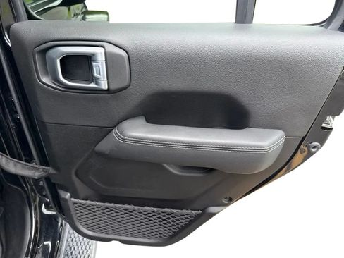 Used 2021 Jeep Wrangler Unlimited Sahara AWD/4WD image 29