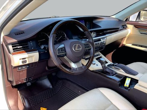 Used 2018 Lexus ES 350 w/ Luxury Package w/Wood Trim FWD image 18
