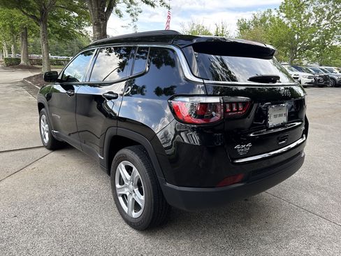 Used 2024 Jeep Compass Latitude AWD/4WD image 5