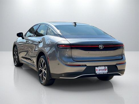 Used 2023 Toyota Crown Limited image 7