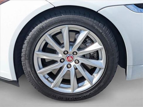 Used 2018 Jaguar F-TYPE Coupe RWD image 22