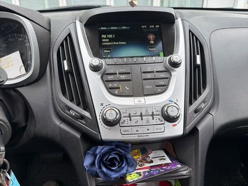 Used 2017 Chevrolet Equinox LT w/ Convenience Package image 10