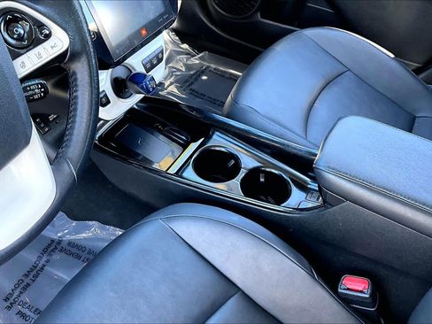 Used 2017 Toyota Prius Prime Advanced image 16