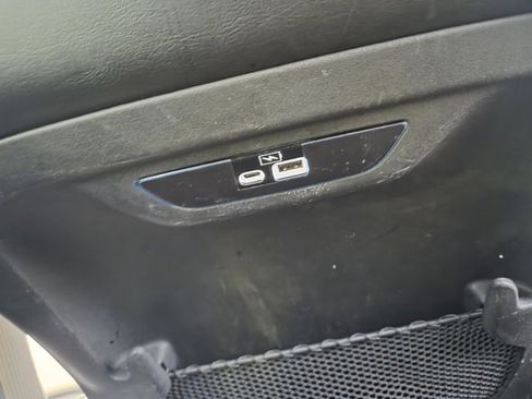 Used 2023 Chrysler Pacifica Touring-L image 32