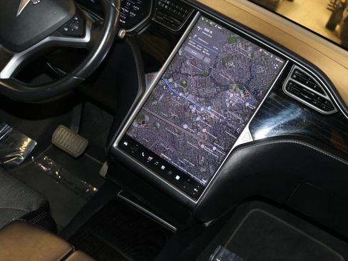 Used 2018 Tesla Model X 75D image 31