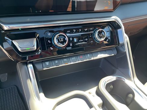 Certified 2025 GMC Sierra 2500 Denali Ultimate image 37