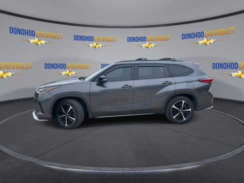 Used 2022 Toyota Highlander XSE FWD image 8