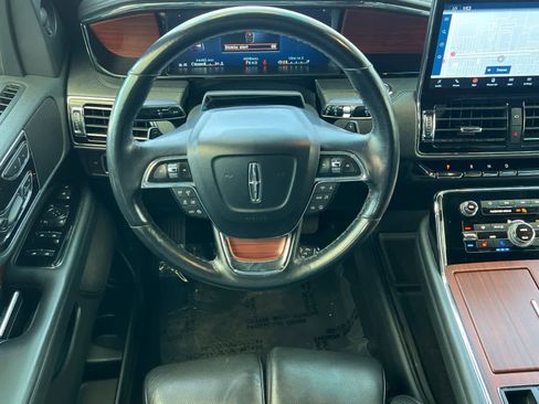 Used 2023 Lincoln Navigator Reserve image 14