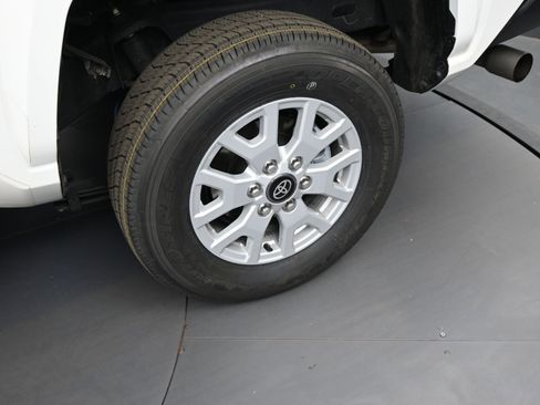 Used 2025 Toyota Tacoma SR image 18