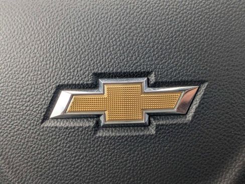Used 2025 Chevrolet Trax LT w/ LT Convenience Package FWD image 33
