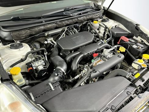 Used 2011 Subaru Outback 2.5i Premium w/ All-Weather Pkg AWD/4WD image 25
