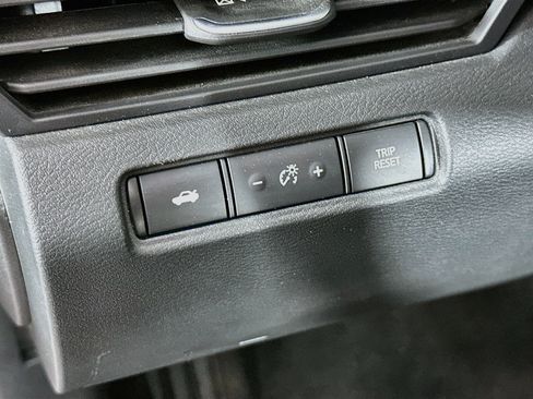 Used 2024 Nissan Altima 2.5 SV FWD image 17