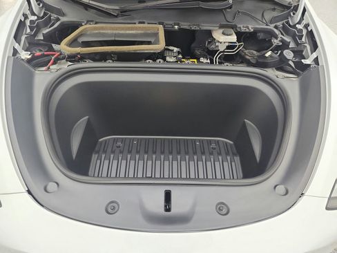 Used 2021 Tesla Model Y Long Range image 13