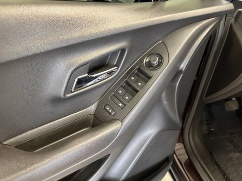 Used 2020 Chevrolet Trax LT FWD image 34