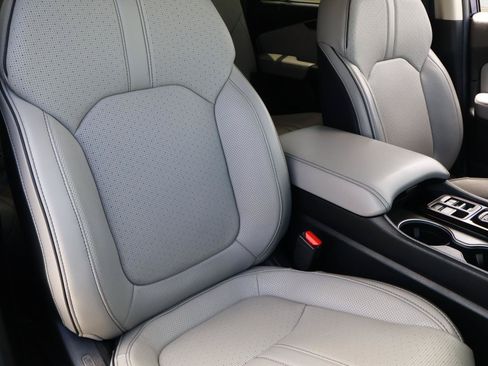 Used 2025 Honda Pilot Elite image 17