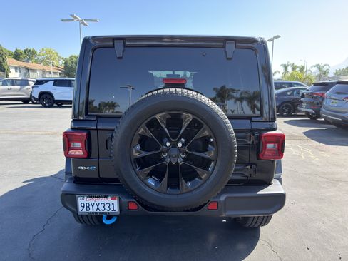 Used 2022 Jeep Wrangler Unlimited Sahara w/ Cold Weather Group AWD/4WD image 7