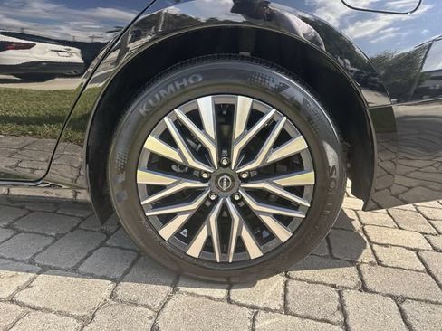 Used 2025 Nissan Altima 2.5 SV FWD image 11