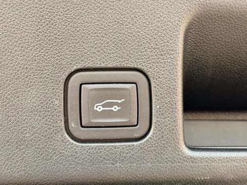 Used 2024 Chevrolet Equinox EV RS FWD image 13