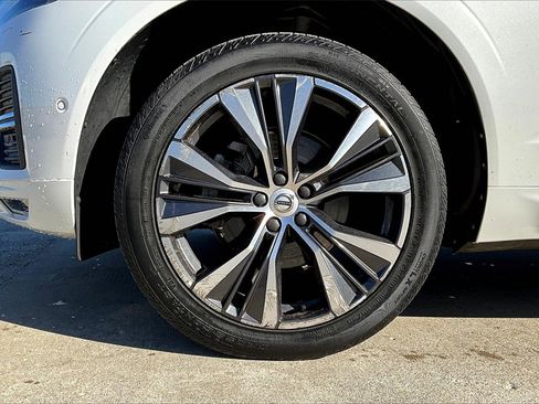 Used 2022 Volvo XC60 B5 Momentum w/ Advanced Package image 10