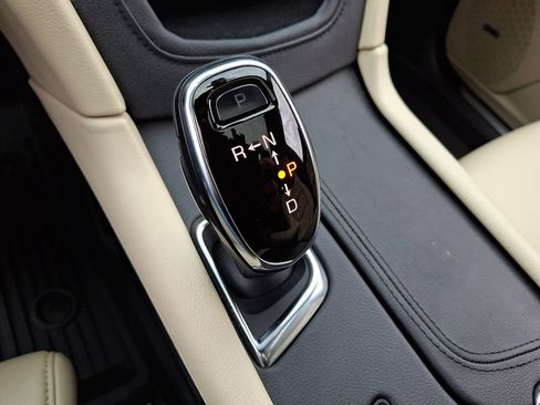 Used 2017 Cadillac XT5 Premium Luxury image 16