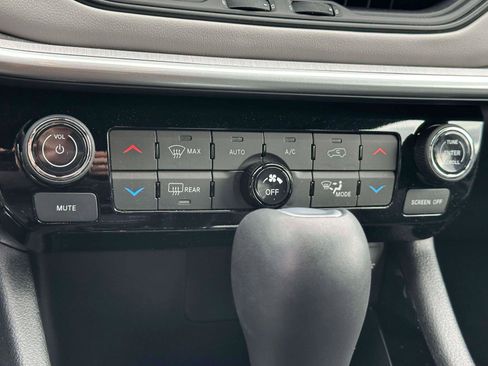 Used 2025 Jeep Compass Limited image 26