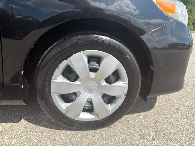 Used 2013 Toyota Corolla LE FWD image 30