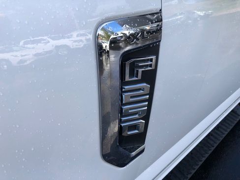 Used 2017 Ford F250 XL w/ Power Equipment Group AWD/4WD image 10