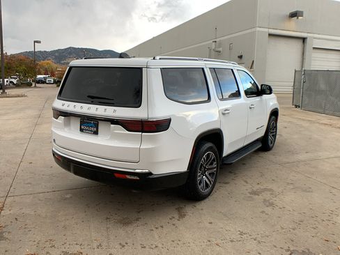 Used 2025 Jeep Wagoneer 4WD image 5