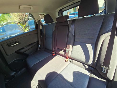 Used 2022 Nissan Rogue SV AWD/4WD image 17