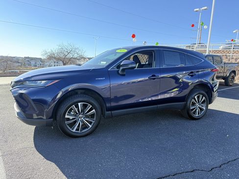 Used 2021 Toyota Venza LE w/ Carpet Mat Package (TMS) image 8